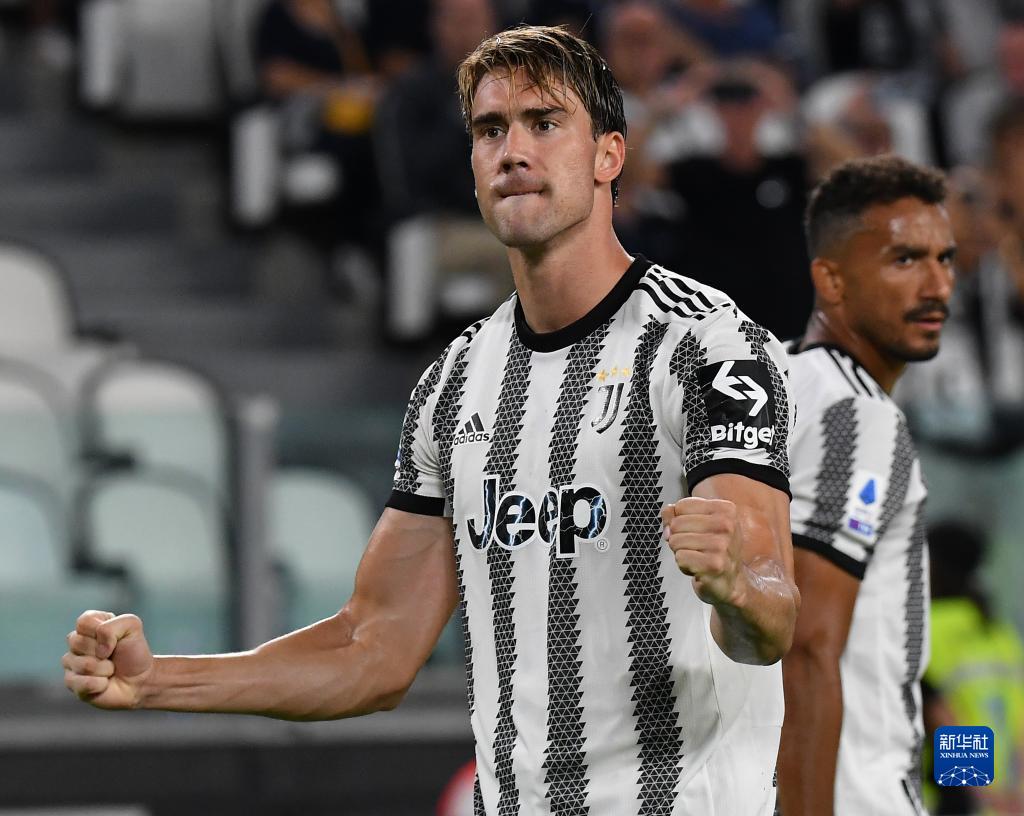 巴萨球迷在进决赛前高喊梅西的名字！巴萨进决赛！请神成功！