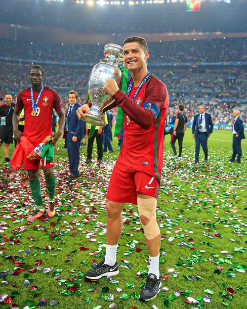 微星Claw 8 AI+掌机推出全新个性配色：冰河蓝／虚空紫